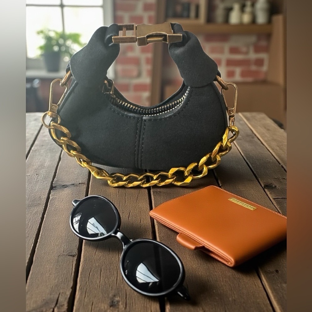 BLACK Mini Bag with Chunky Chain - Picture 3 of 7